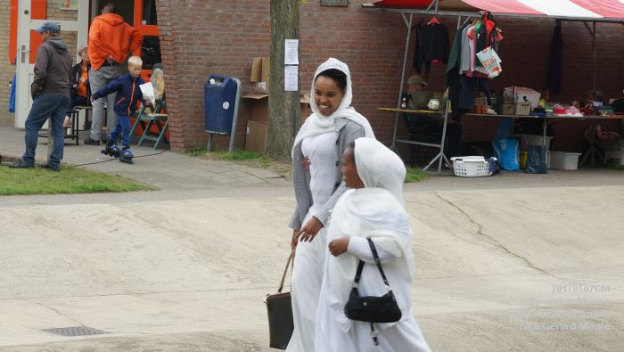 DSC06716- Zondagmiddag in Den Bosch - Taxandria Moves op het Taxandriaplein - 7meil2017 - foto GerardMontE web