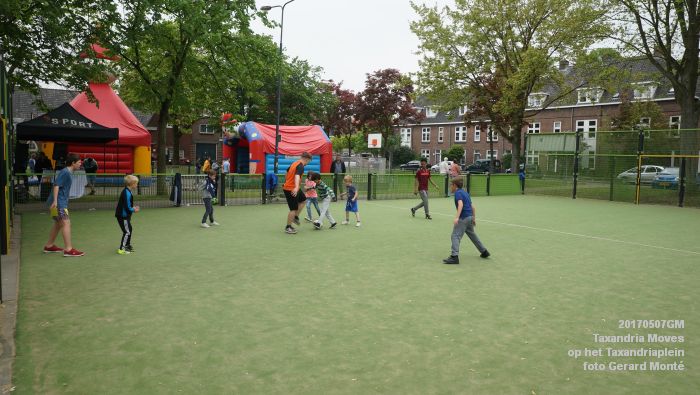 DSC06722- Zondagmiddag in Den Bosch - Taxandria Moves op het Taxandriaplein - 7meil2017 - foto GerardMontE web