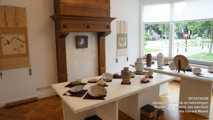 DSC00543- Oranda Jin - keramiek en tekeningen van Japanse schilders - in galerie Jan van Hoof - 30juli2017 - foto GerardMontE web