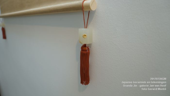 DSC00568- Oranda Jin - keramiek en tekeningen van Japanse schilders - in galerie Jan van Hoof - 30juli2017 - foto GerardMontE web