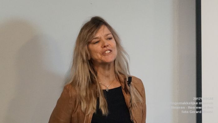 gDSC07926- Elly Biesters =Ongemakkelijke mensen=  in bezoekerscentrum De Grote Rivieren - Heerewaarden - 19nov2017 - foto GerardMontE web