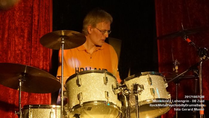 DSC01158- Muziekcafe Lohengrin - RockMetalPsychobillyDrumsBass  - 7oktober2017 - foto GerardMontE web
