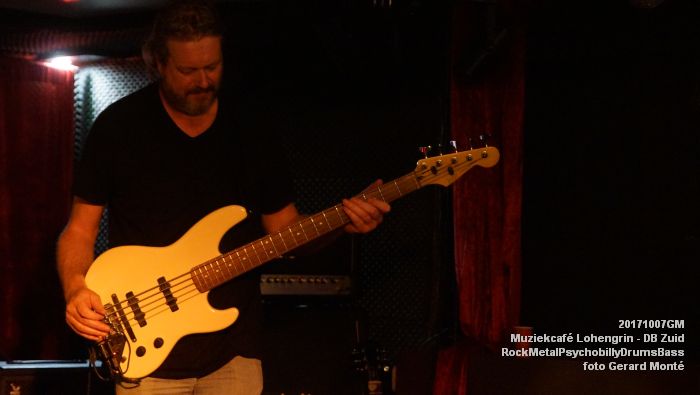 DSC01160- Muziekcafe Lohengrin - RockMetalPsychobillyDrumsBass  - 7oktober2017 - foto GerardMontE web