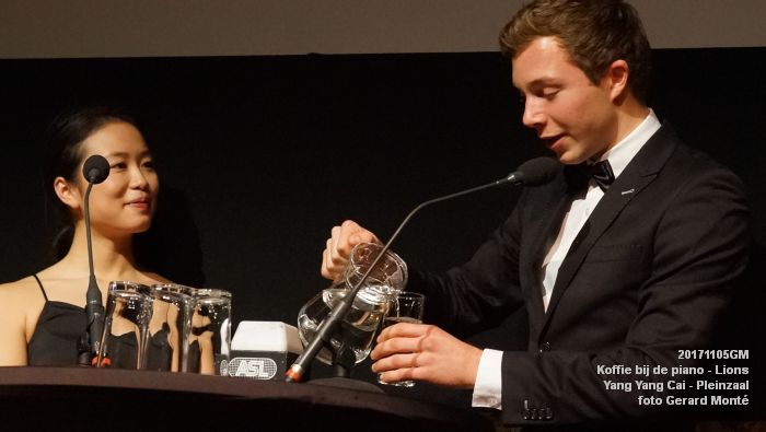 DSC05822- Koffie bij de piano - Yang Yang Cai - Long Long Cheung - Kaat van Steekelenburg - Pleinzaal - 5nov2017 - foto GerardMontE web