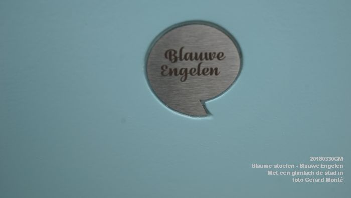 eDSC01577- Blauwe stoelen voor de Blauwe Engelen - Met een glimlach de stad in - Stationsplein - 30maart2018 - foto GerardMontE web