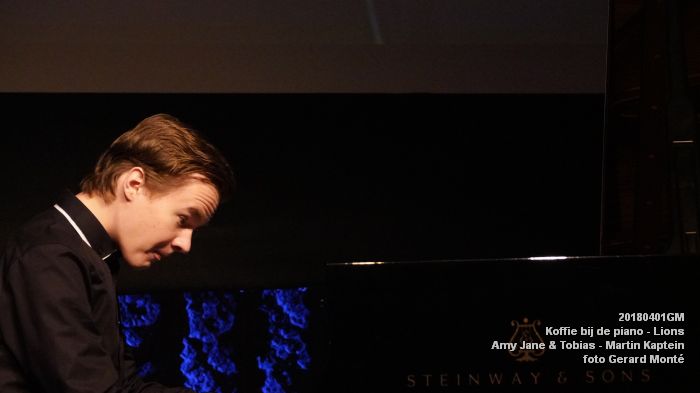 DSC04945- Koffie bij de piano - Amy Jane en Tobias Alberts - Martin Kaptein - 1apr2018 - foto GerardMontE web