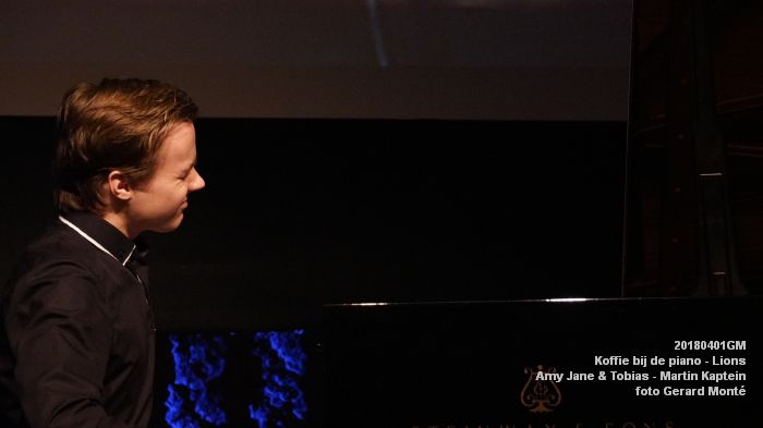 DSC04948- Koffie bij de piano - Amy Jane en Tobias Alberts - Martin Kaptein - 1apr2018 - foto GerardMontE web