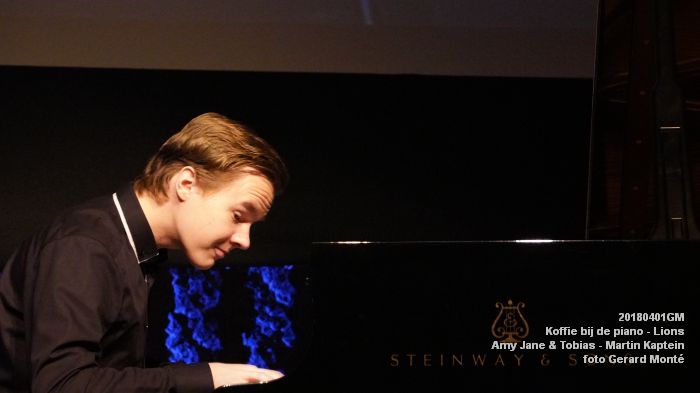 DSC04949- Koffie bij de piano - Amy Jane en Tobias Alberts - Martin Kaptein - 1apr2018 - foto GerardMontE web