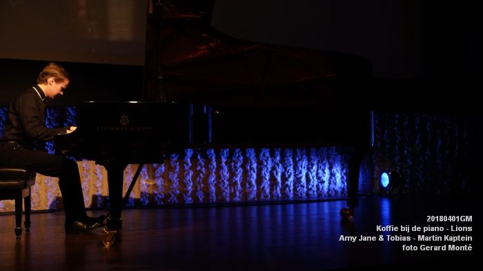 DSC04955- Koffie bij de piano - Amy Jane en Tobias Alberts - Martin Kaptein - 1apr2018 - foto GerardMontE web