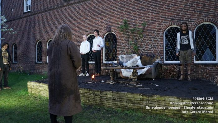 eDSC03705- Koningstheateracademie Theaterstadstuin - Smeulende hoopjes - 15apr2018 - foto GerardMontE web