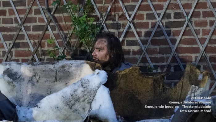 eDSC03717- Koningstheateracademie Theaterstadstuin - Smeulende hoopjes - 15apr2018 - foto GerardMontE web