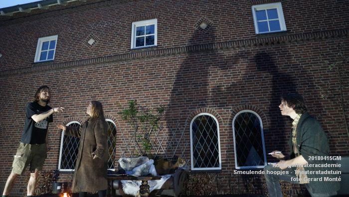 eDSC03723- Koningstheateracademie Theaterstadstuin - Smeulende hoopjes - 15apr2018 - foto GerardMontE web