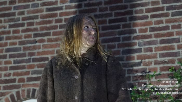 eDSC03725- Koningstheateracademie Theaterstadstuin - Smeulende hoopjes - 15apr2018 - foto GerardMontE web