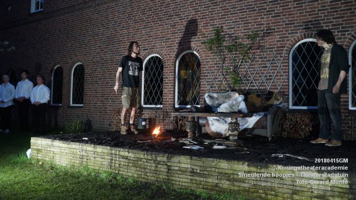 eDSC03726- Koningstheateracademie Theaterstadstuin - Smeulende hoopjes - 15apr2018 - foto GerardMontE web