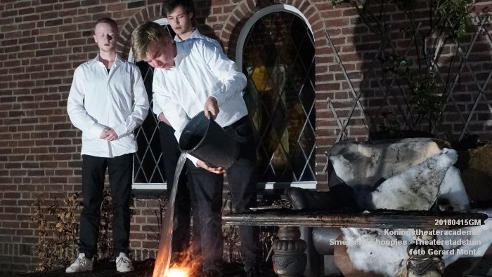 eDSC03732- Koningstheateracademie Theaterstadstuin - Smeulende hoopjes - 15apr2018 - foto GerardMontE web