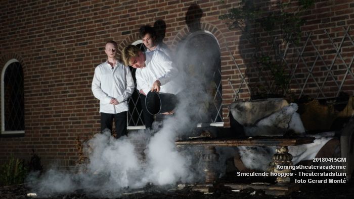 eDSC03734- Koningstheateracademie Theaterstadstuin - Smeulende hoopjes - 15apr2018 - foto GerardMontE web