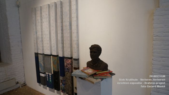 DSC09692 - Stok Kruithuis - inrichten expositie Verloren-Herboren - onderdeel van het Brahms-project - 31mei2018 -  foto GerardMontE web