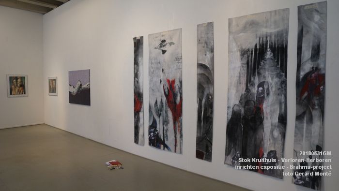 DSC09716 - Stok Kruithuis - inrichten expositie Verloren-Herboren - onderdeel van het Brahms-project - 31mei2018 -  foto GerardMontE web