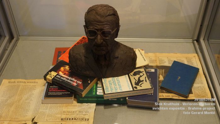DSC09724 - Stok Kruithuis - inrichten expositie Verloren-Herboren - onderdeel van het Brahms-project - 31mei2018 -  foto GerardMontE web