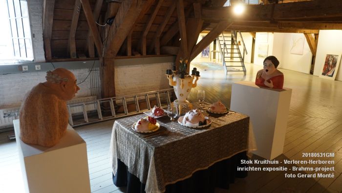 DSC09729 - Stok Kruithuis - inrichten expositie Verloren-Herboren - onderdeel van het Brahms-project - 31mei2018 -  foto GerardMontE web