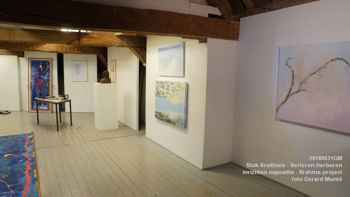 DSC09734 - Stok Kruithuis - inrichten expositie Verloren-Herboren - onderdeel van het Brahms-project - 31mei2018 -  foto GerardMontE web