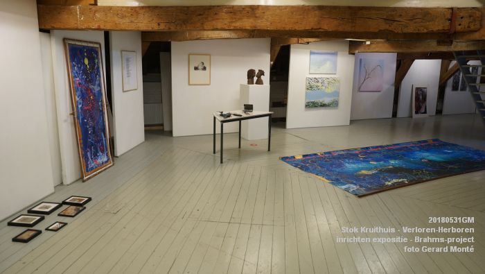 DSC09737 - Stok Kruithuis - inrichten expositie Verloren-Herboren - onderdeel van het Brahms-project - 31mei2018 -  foto GerardMontE web