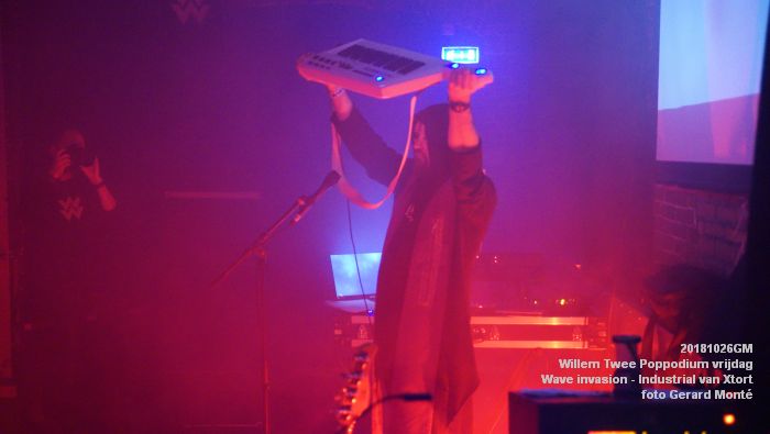 jDSC00139- Willem Twee Poppodium vrijdag - Wave invasion - Industrial van Xtort  - 26okt2018 -  foto GerardMontE web