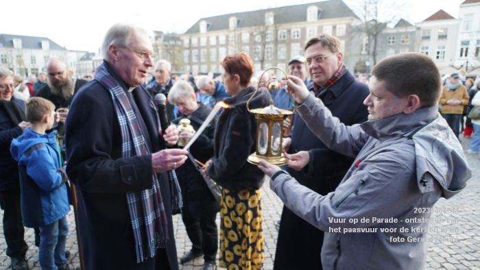 DSC01436- Vuur op de Parade - ontsteken van het paasvuur voor de kerken in Den Bosch - 8apr2023 -  foto Gerard MontE web