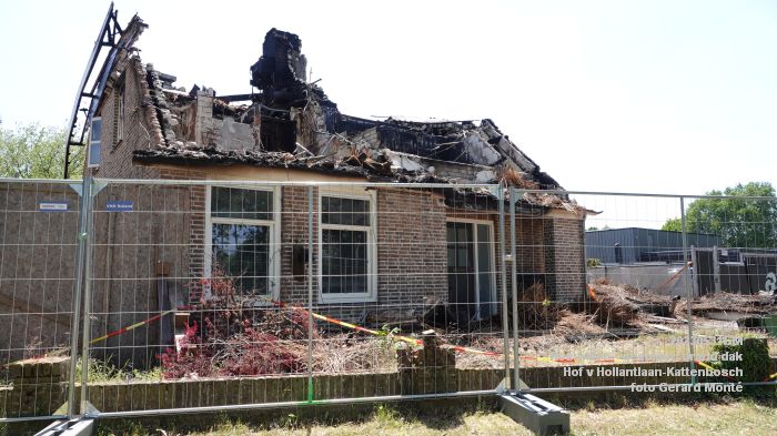 DSC07307- Rosmalen gevolgen brand rieten dak - Hof van Hollantlaan - Kattenbosch - 31mei2023 - foto GerardMontE web