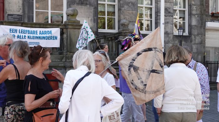 DSC09393- grootouders voor het klimaat - Markt Den Bosch - 24juni2023 - foto GerardMontE web