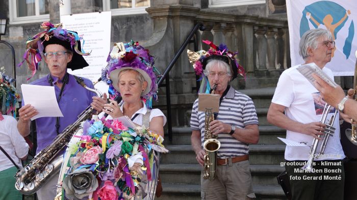 DSC09397- grootouders voor het klimaat - Markt Den Bosch - 24juni2023 - foto GerardMontE web