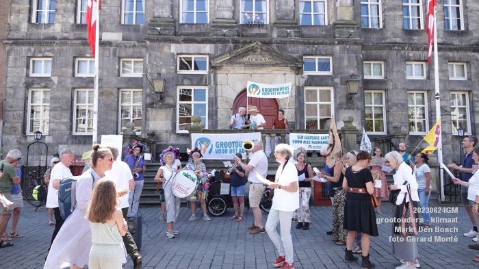 DSC09404- grootouders voor het klimaat - Markt Den Bosch - 24juni2023 - foto GerardMontE web