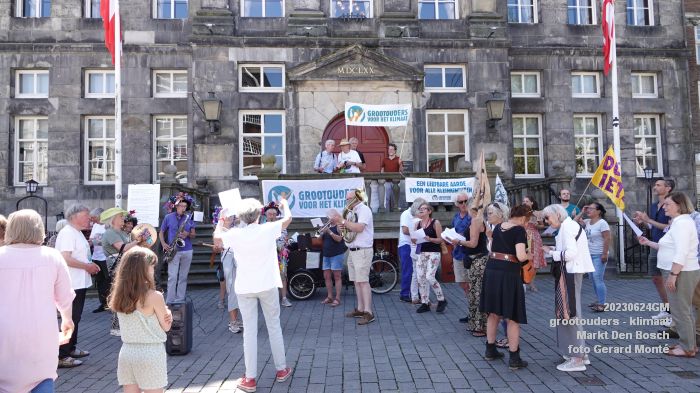DSC09405- grootouders voor het klimaat - Markt Den Bosch - 24juni2023 - foto GerardMontE web