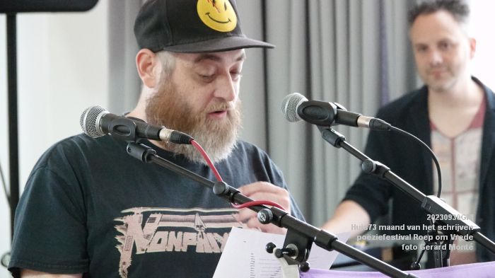 DSC04963- Huis73 Maand van het schrijven - poeziefestival Roep om Vrede - 30sep2023 - foto GerardMontE web
