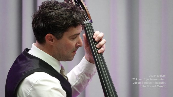 DSC06543- H73 Live - Tijn Trommelen - Jacob Bedaux - bassist - 21okt2023 - foto GerardMontE web
