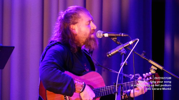 DSC07098- Huis73 - Sing your song - je eigen song op het podium - 27okt2023 - foto GerardMontE web