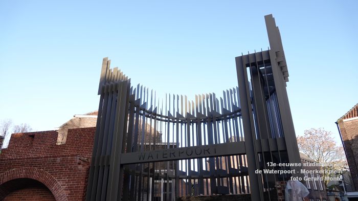 DSC00670- Reconstructie 13e-eeuwse stadsmuur - Waterpoort Moerkerkplein - 25nov2023 - foto GerardMontE web