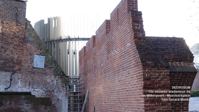 DSC00683- Reconstructie 13e-eeuwse stadsmuur - Waterpoort Moerkerkplein - 25nov2023 - foto GerardMontE web