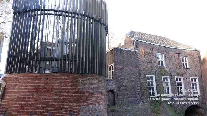 DSC00687- Reconstructie 13e-eeuwse stadsmuur - Waterpoort Moerkerkplein - 25nov2023 - foto GerardMontE web