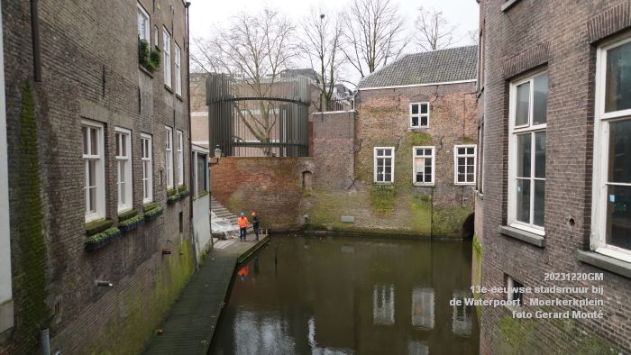 DSC09683- Reconstructie 13e-eeuwse stadsmuur - Waterpoort Moerkerkplein - 20dec2023 - foto GerardMontE web