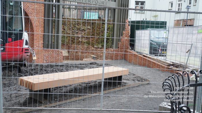 DSC09686- Reconstructie 13e-eeuwse stadsmuur - Waterpoort Moerkerkplein - 20dec2023 - foto GerardMontE web