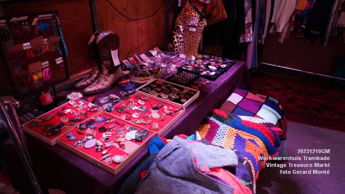 DSC09000- Werkwarenhuis Tramkade - Vintage treasure markt - 10dec2023 - foto GerardMontE web