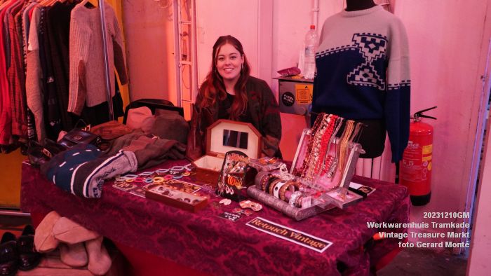 DSC09001- Werkwarenhuis Tramkade - Vintage treasure markt - 10dec2023 - foto GerardMontE web