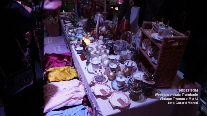 DSC09024- Werkwarenhuis Tramkade - Vintage treasure markt - 10dec2023 - foto GerardMontE web