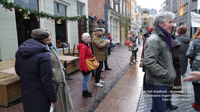 DSC01995- Achter het stadhuis - demonstratie kunstenaars atelierbeleid - 11dec2023 - foto GerardMontE web