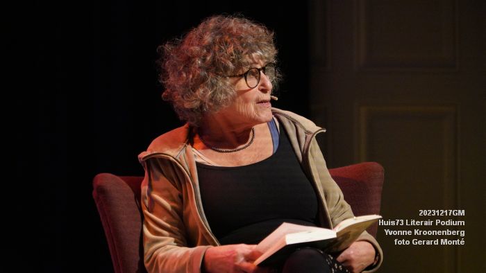 DSC09574- Huis73 Literair Podium - Yvonne Kroonenberg - 17dec2023 - foto GerardMontE web