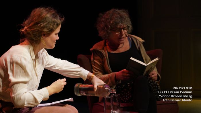 DSC09578- Huis73 Literair Podium - Yvonne Kroonenberg - 17dec2023 - foto GerardMontE web