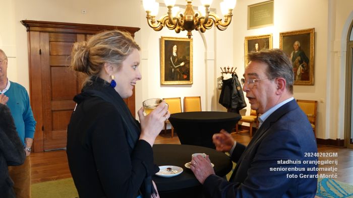 DSC06311- stadhuis oranjegalerij seniorenbus automaatje - 2feb2024 - foto GerardMontE web