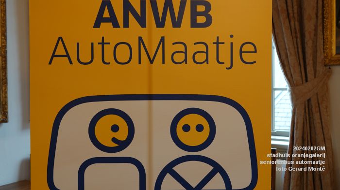 DSC06312- stadhuis oranjegalerij seniorenbus automaatje - 2feb2024 - foto GerardMontE web