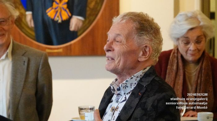 DSC06333- stadhuis oranjegalerij seniorenbus automaatje - 2feb2024 - foto GerardMontE web
